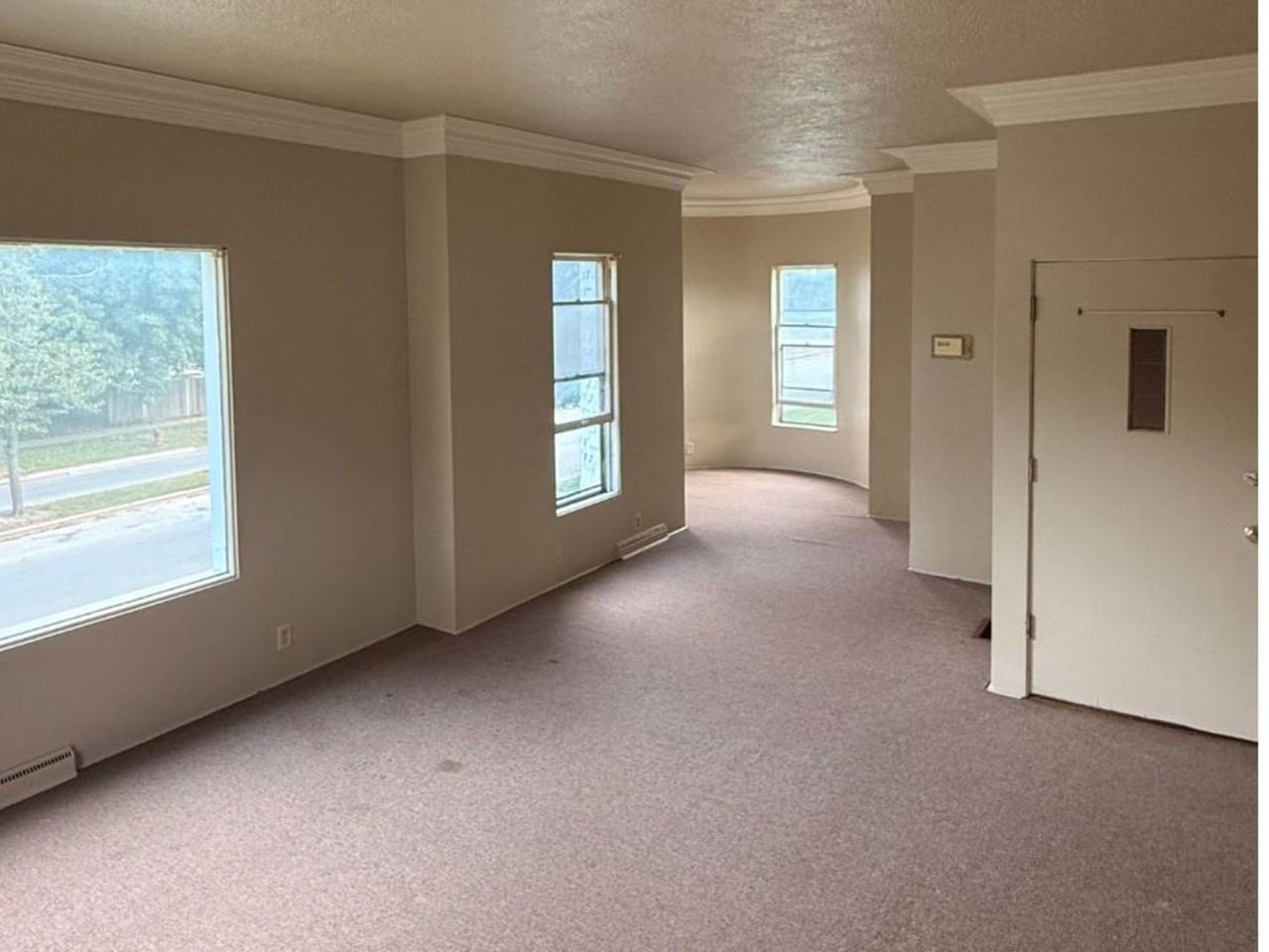 307 N Raynor Ave - Photo 2 of 14