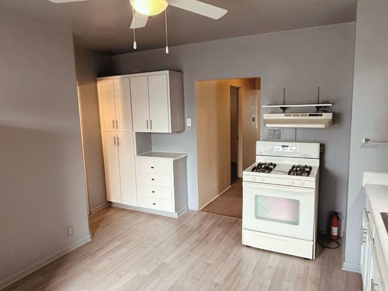 307 N Raynor Ave - Photo 7 of 14