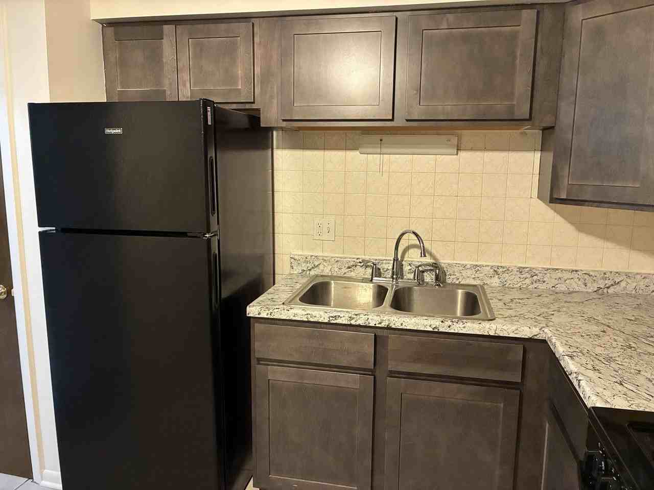 1919 N Lewis Ave #201 - Photo 2 of 7