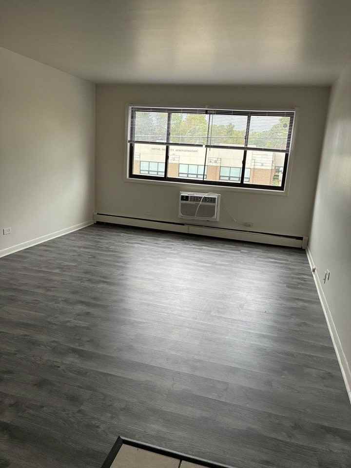 1919 N Lewis Ave #201 - Photo 4 of 7