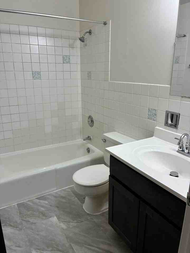 1919 N Lewis Ave #201 - Photo 6 of 7