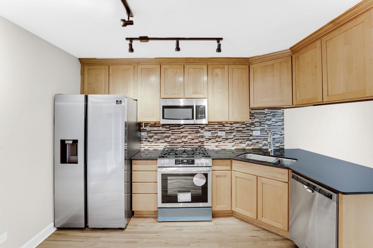 601 South Blvd #E - Photo 3 of 27