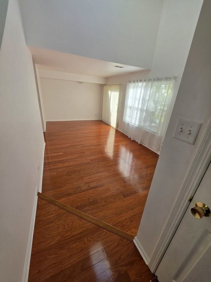 1327 Sugar Ct #1327 - Photo 2 of 8