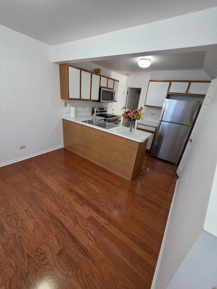 1327 Sugar Ct #1327 - Photo 3 of 8