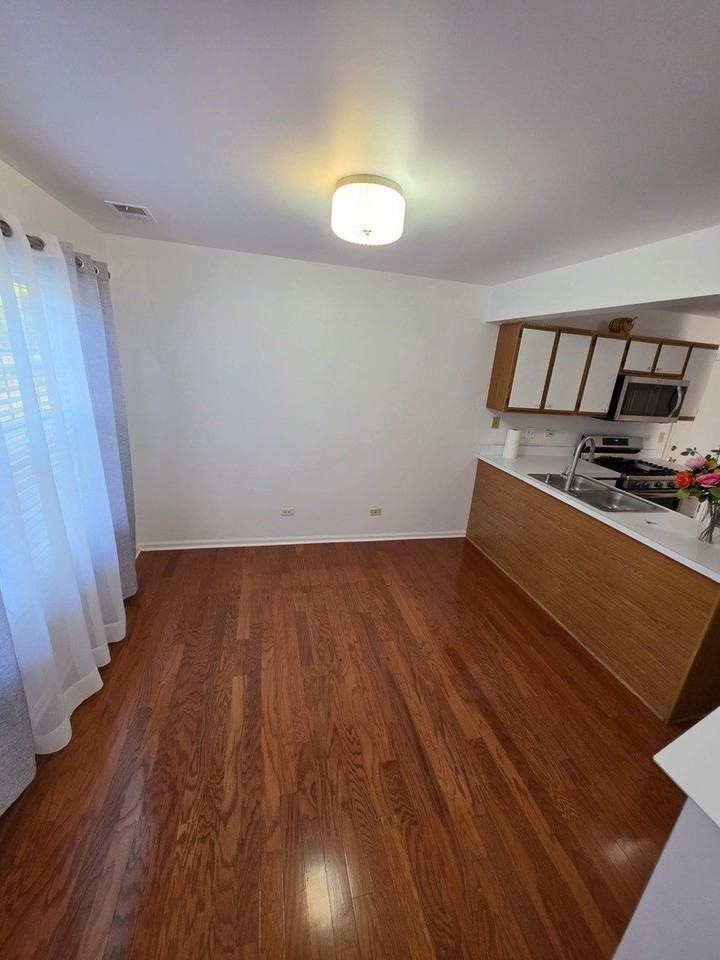 1327 Sugar Ct #1327 - Photo 4 of 8