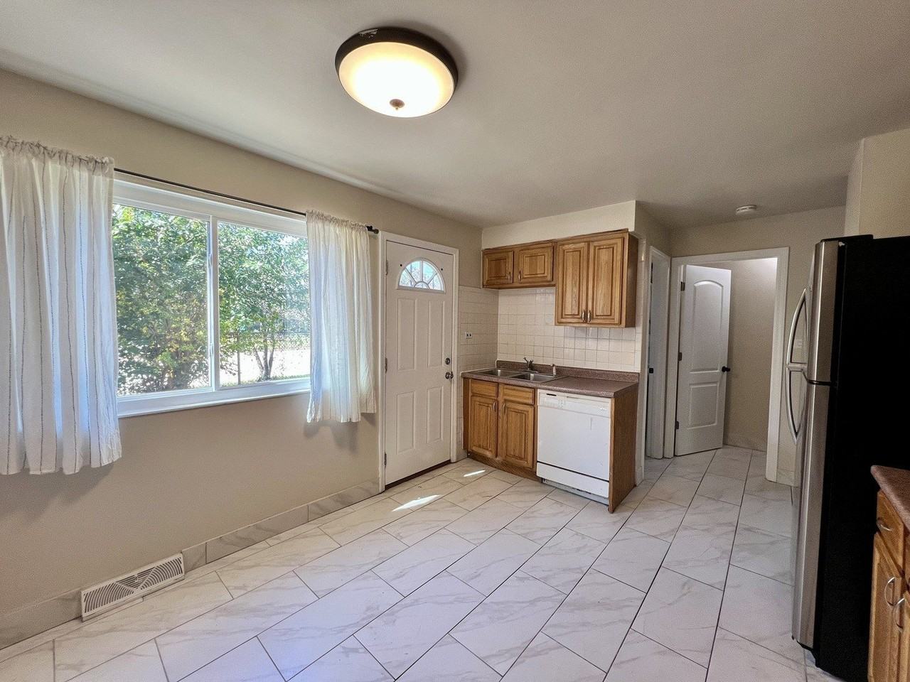 5025 Suffield Ct #B - Photo 6 of 17