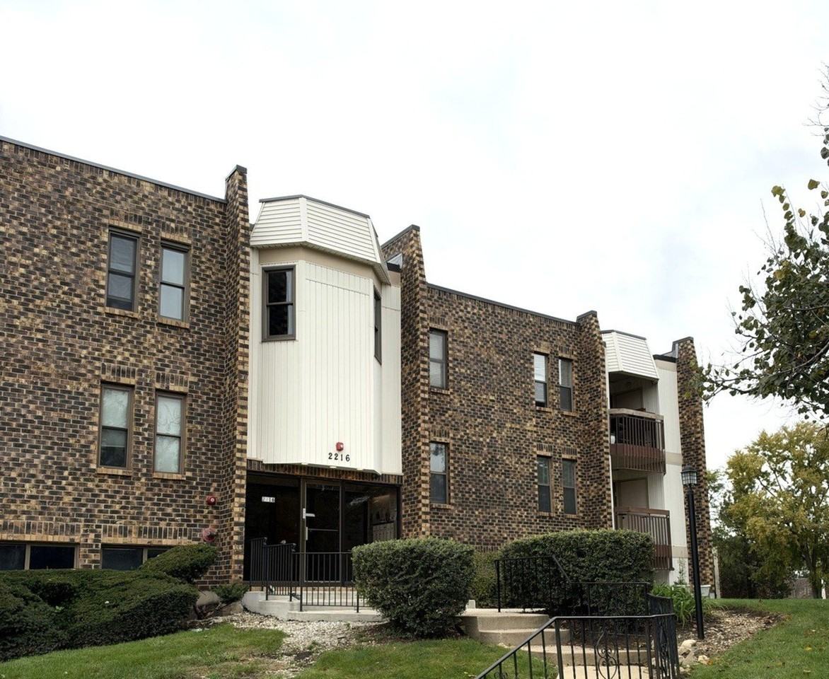 2216 Country Club Dr #24