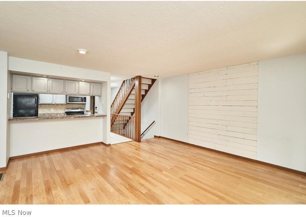 2460 Wrens Dr S - Photo 4 of 18