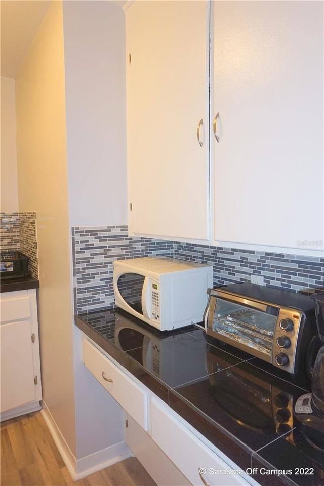 946 40th St - Photo 4 of 23