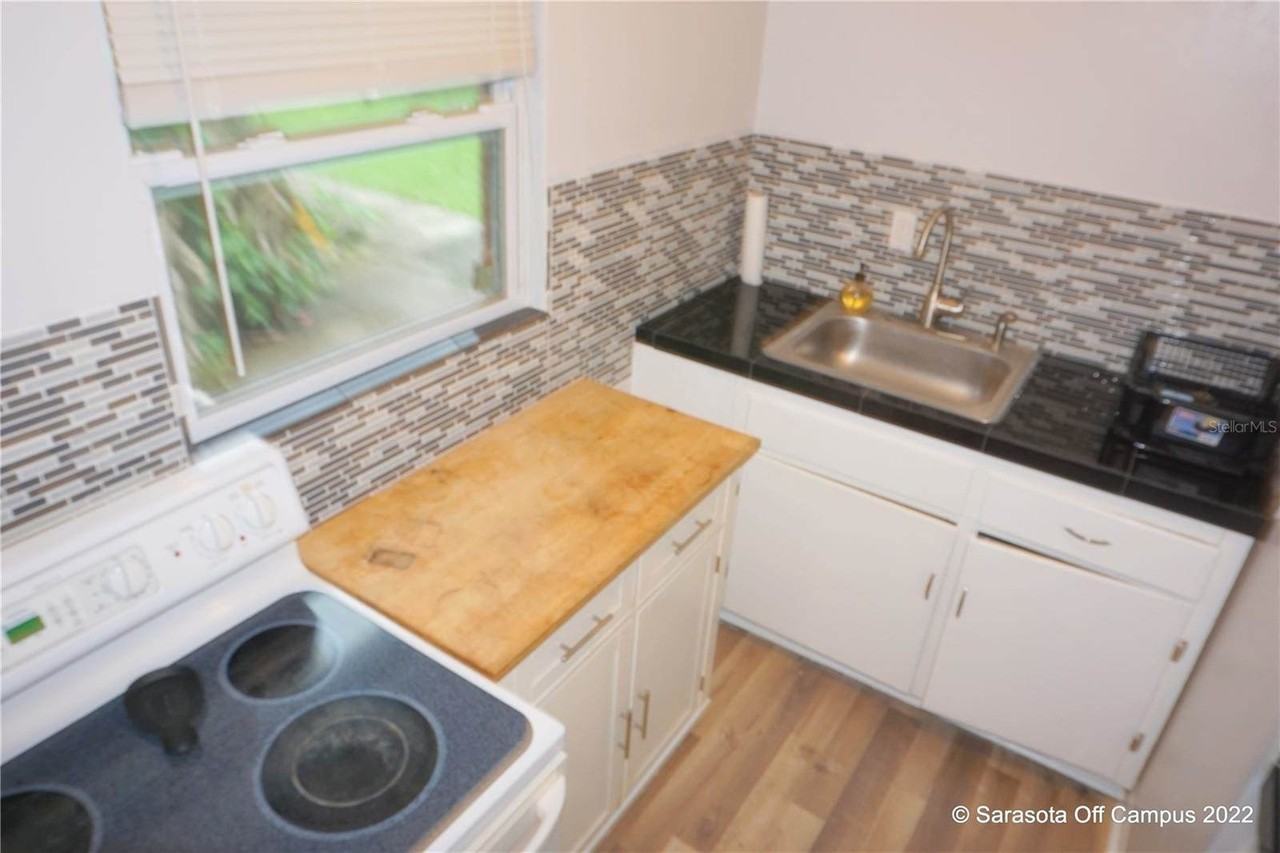 946 40th St - Photo 5 of 23