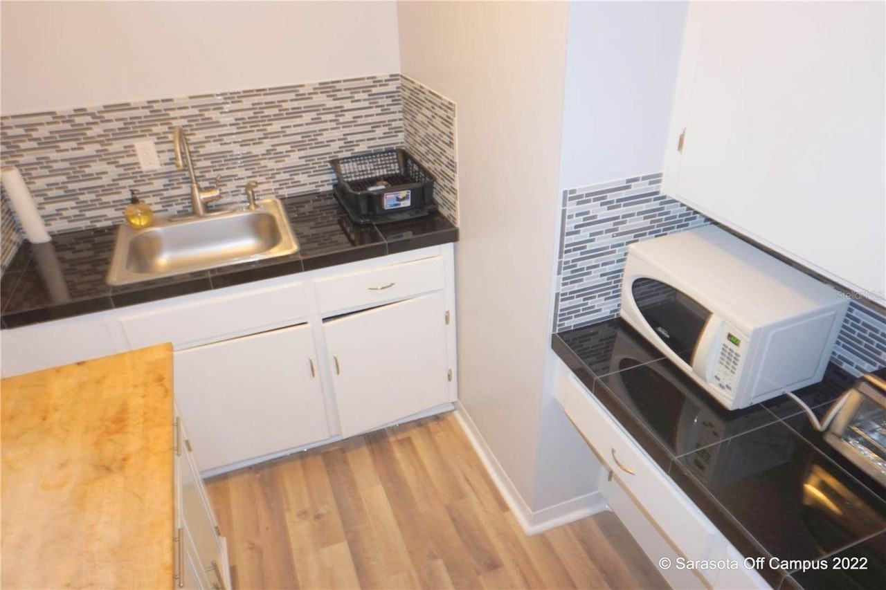 946 40th St - Photo 7 of 23
