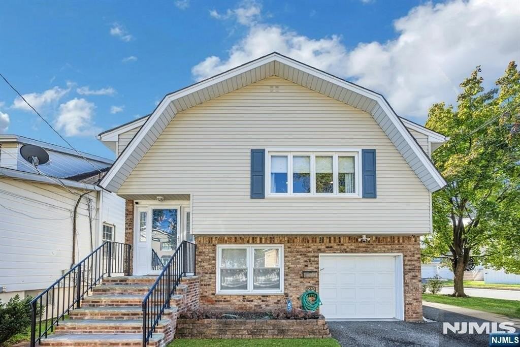 470 Victor St - Photo 2 of 27