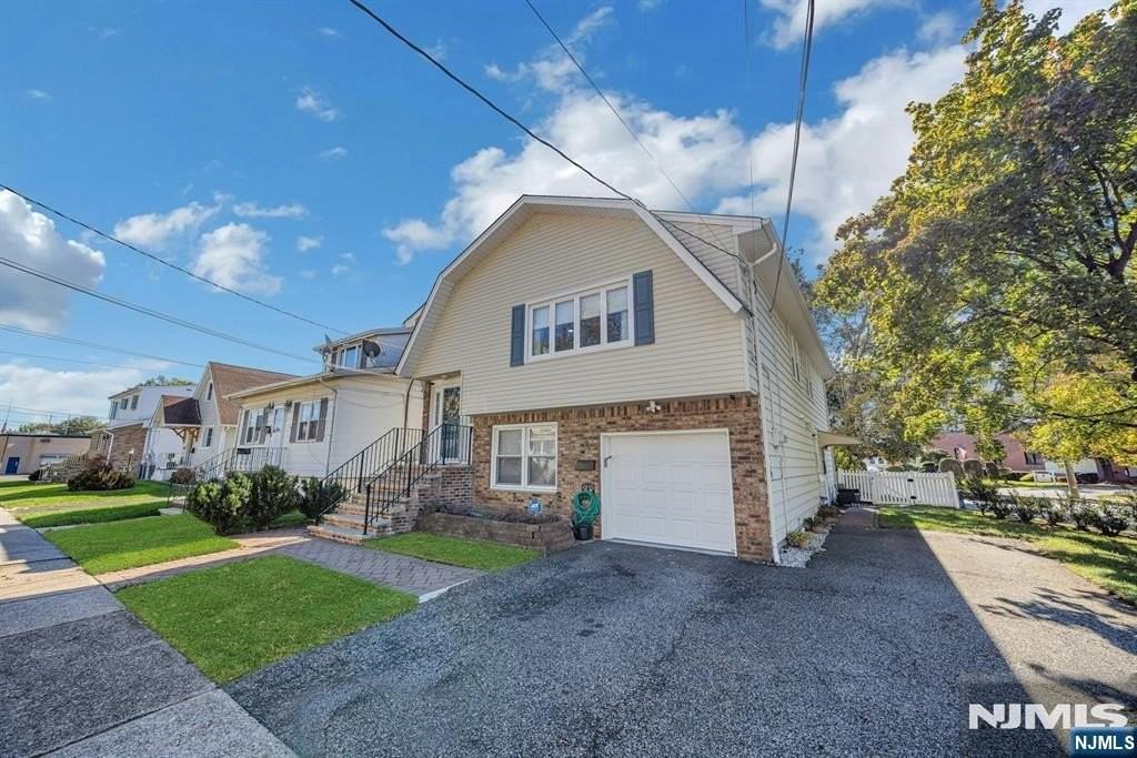 470 Victor St - Photo 4 of 27