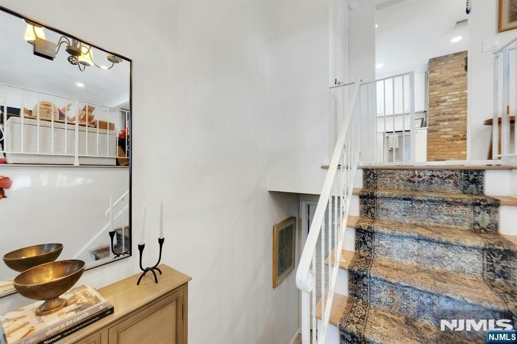 470 Victor St - Photo 6 of 27