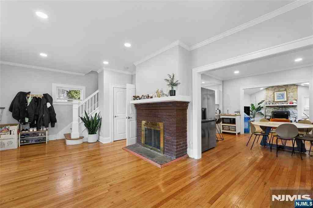 71 Union St - Photo 3 of 20