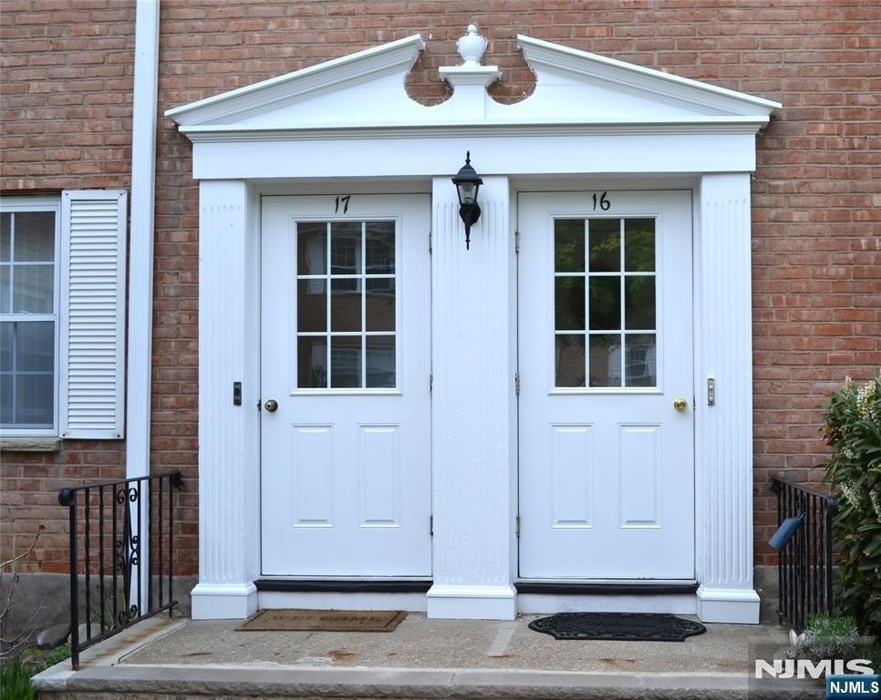 45 Maltbie Ave #19B - Photo 4 of 16