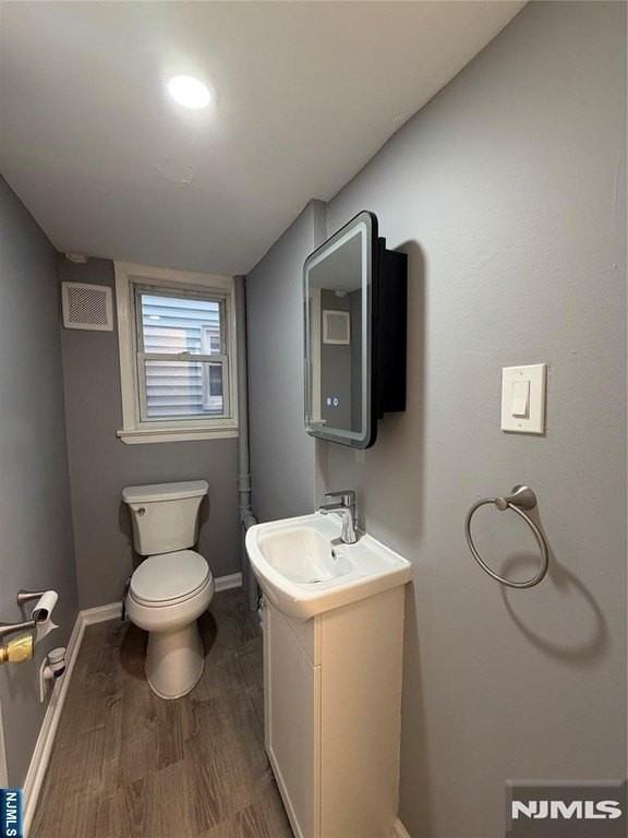 15 Roosevelt St - Photo 5 of 9