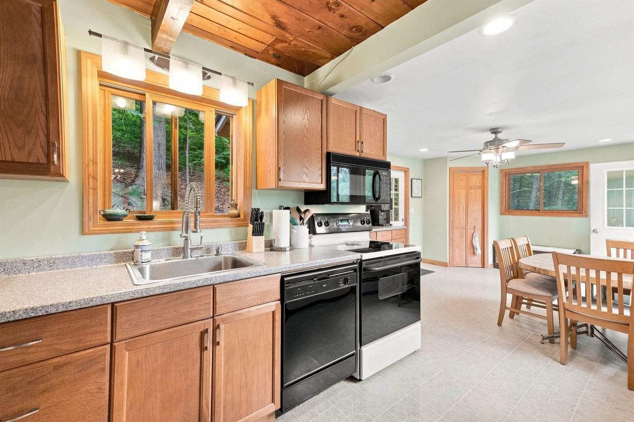 43 Eidelweiss Dr - Photo 7 of 24