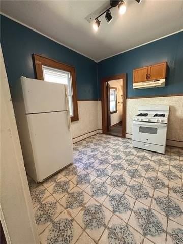 933L Louisa St - Photo 6 of 9