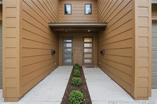 1414 E University Ave - Photo 2 of 33