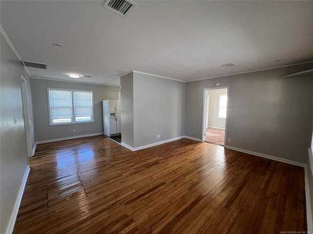 224 S Cedar St - Photo 2 of 6