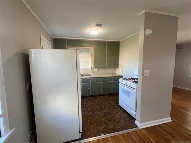 224 S Cedar St - Photo 3 of 6