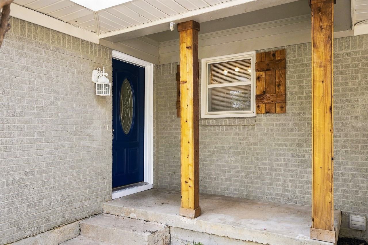 1110 Wade Hampton St - Photo 4 of 20