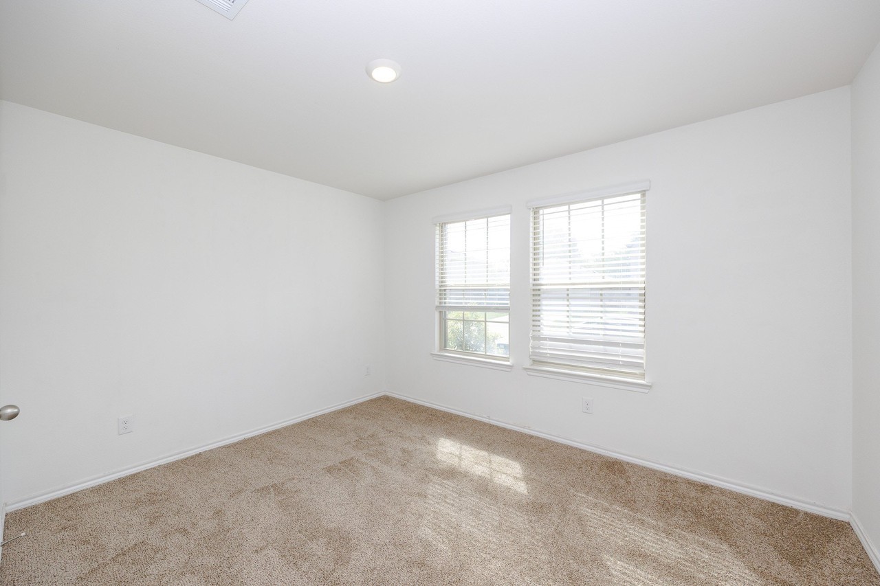 2117 Rustling Oaks Dr - Photo 6 of 32