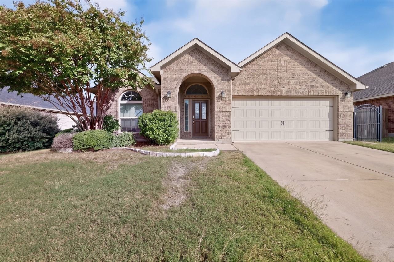 16313 Amistad Ave - Photo 3 of 40