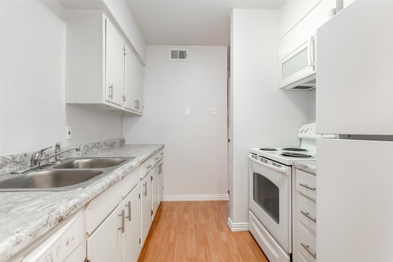4314 Travis St #102 - Photo 5 of 24