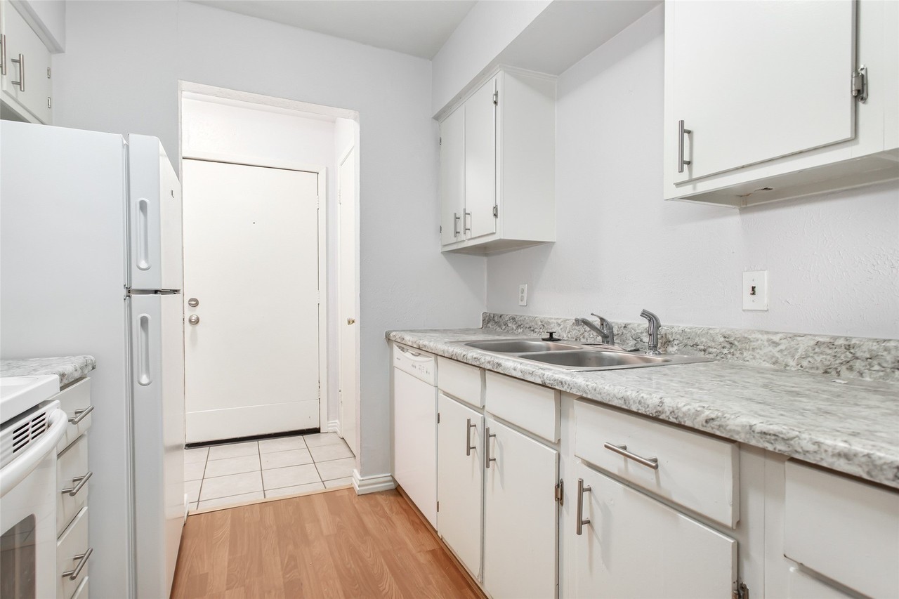4314 Travis St #102 - Photo 6 of 24