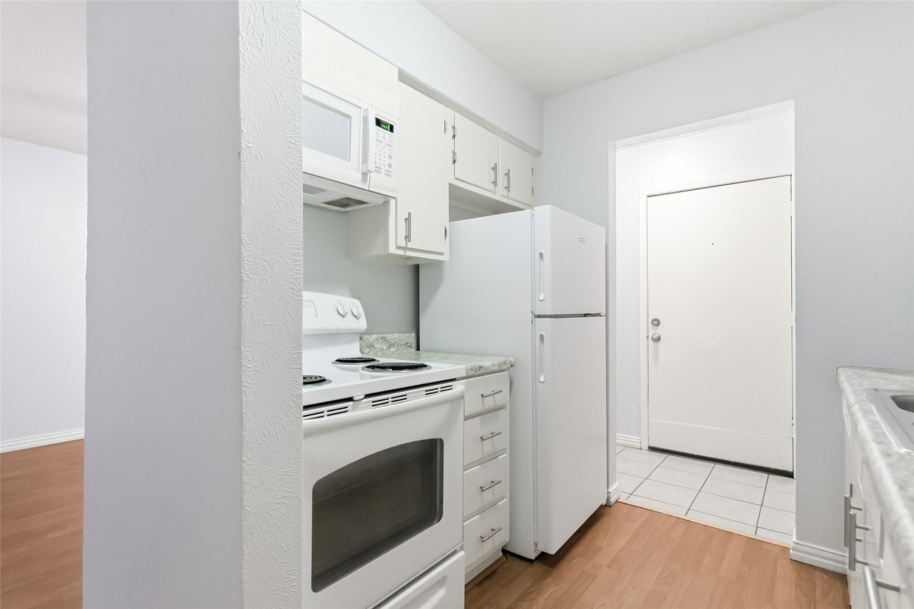 4314 Travis St #102 - Photo 7 of 24