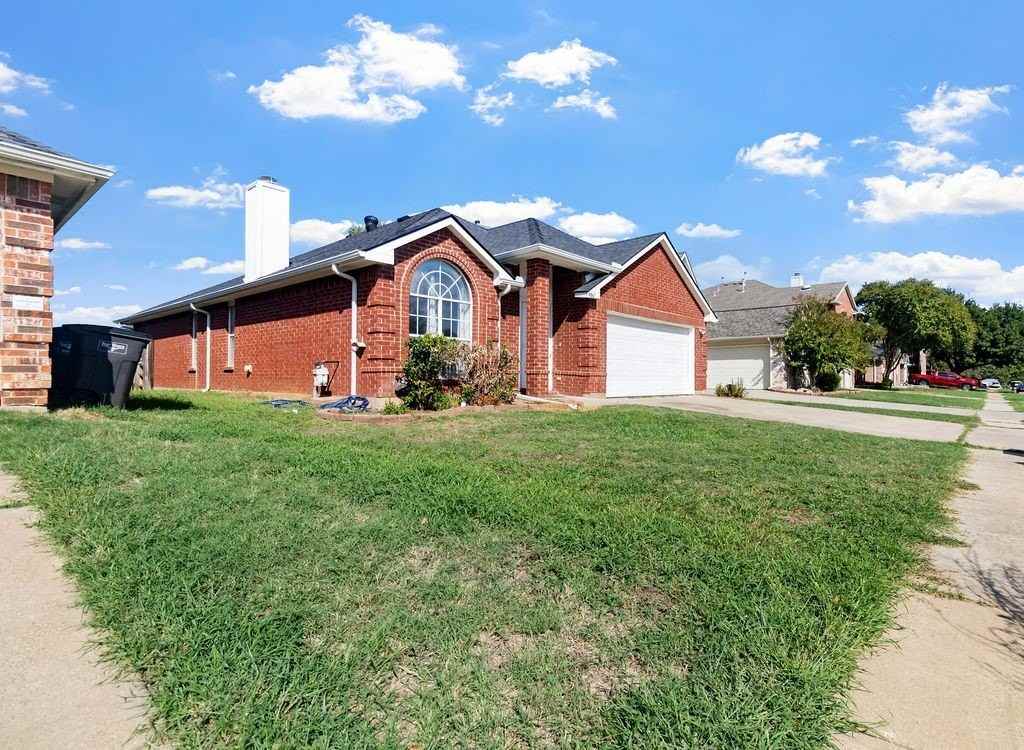9061 Elbe Trl - Photo 3 of 30