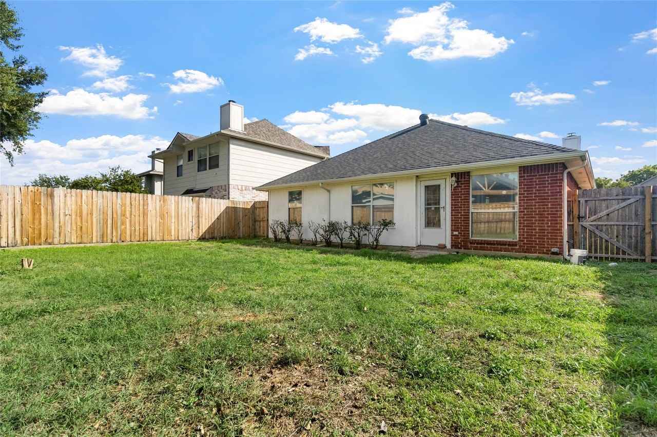 9061 Elbe Trl - Photo 4 of 30
