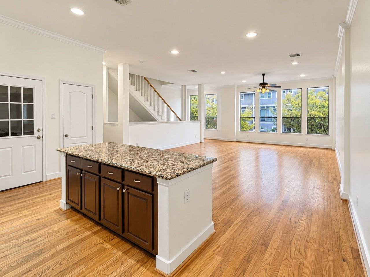 2118 Holman St - Photo 4 of 23