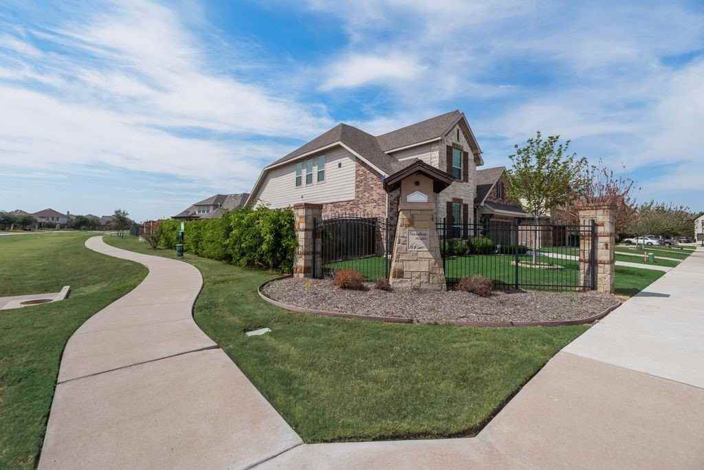 4612 Morning Glory Ln - Photo 5 of 37