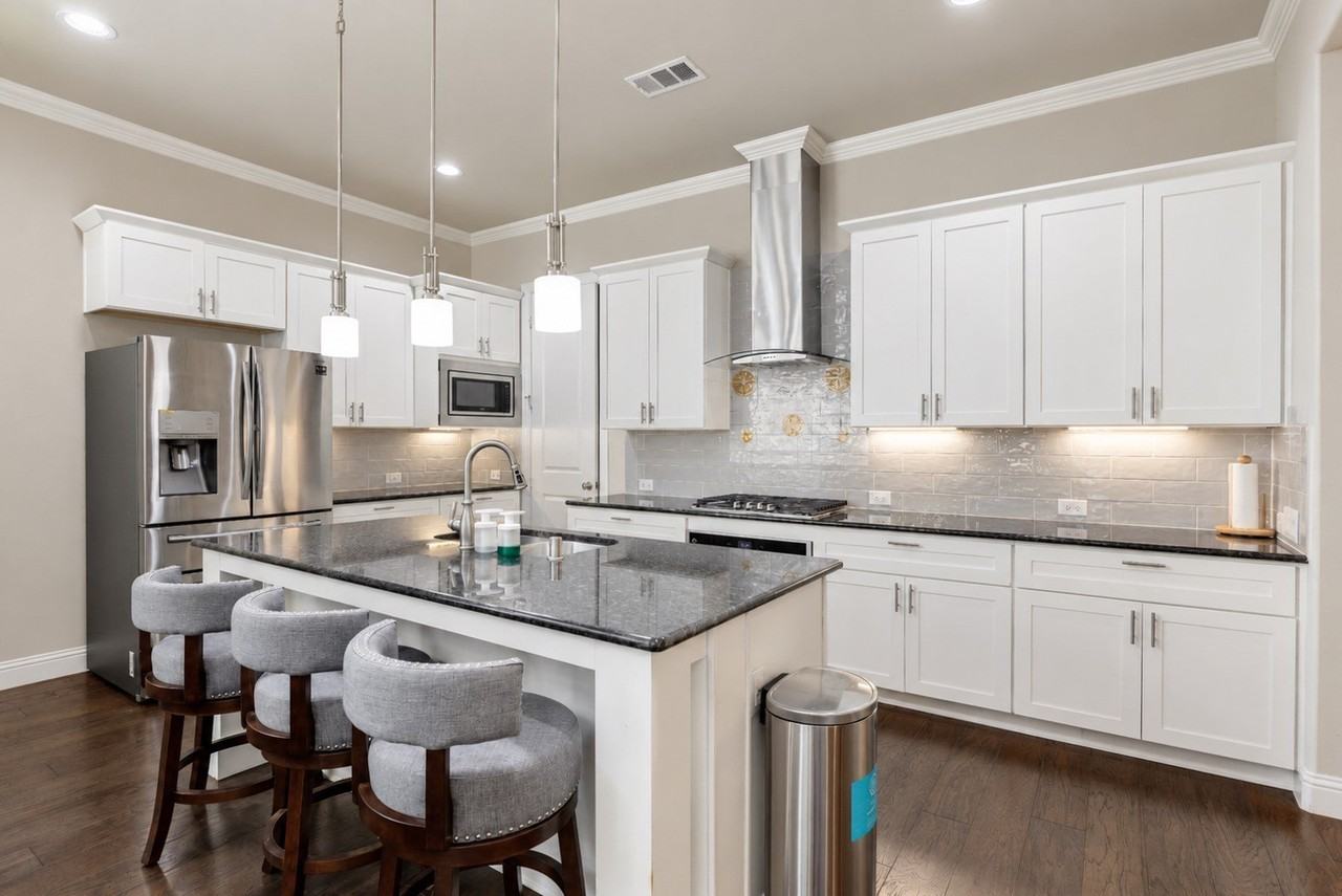 1603 Coventry Ct - Photo 4 of 40