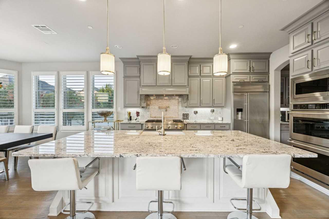 920 Rhone Ln - Photo 3 of 40