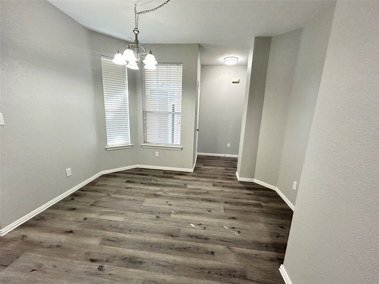 8517 Hunters Trace Ln - Photo 4 of 17
