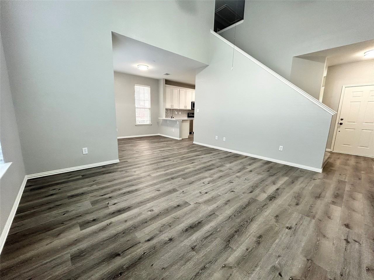 8517 Hunters Trace Ln - Photo 5 of 17