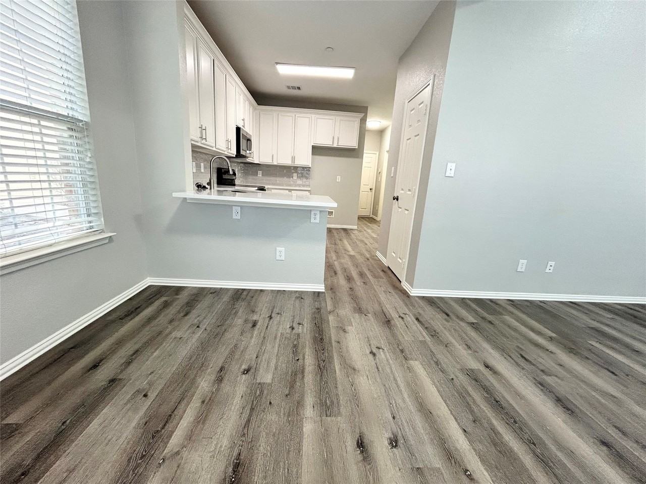 8517 Hunters Trace Ln - Photo 6 of 17