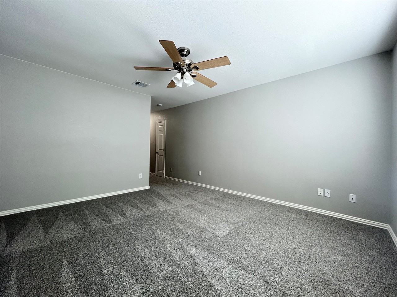 8517 Hunters Trace Ln - Photo 7 of 17