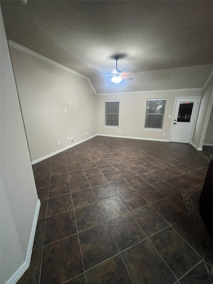 12305 Hunters Knoll Dr - Photo 4 of 23