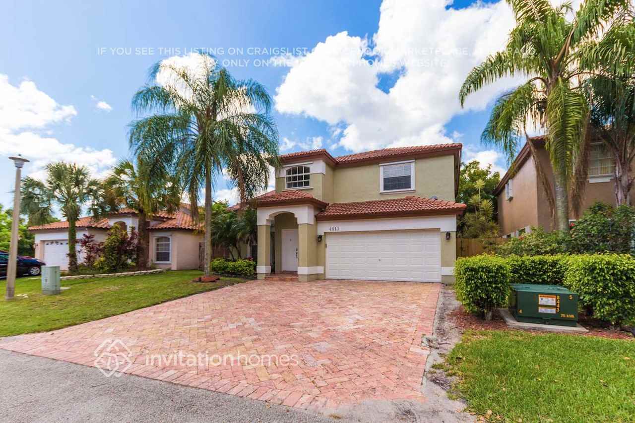 4910 Nw 55th St - Photo 4 of 44