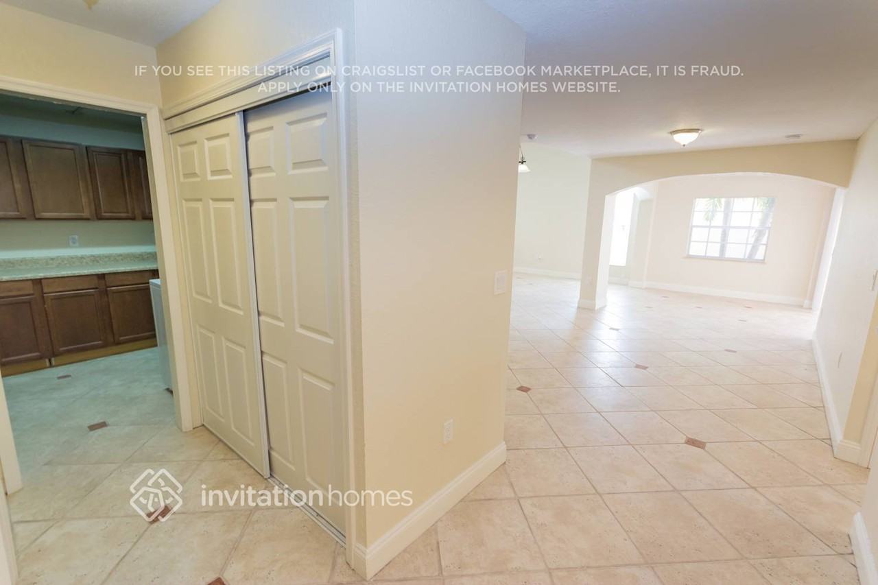 4910 Nw 55th St - Photo 5 of 44