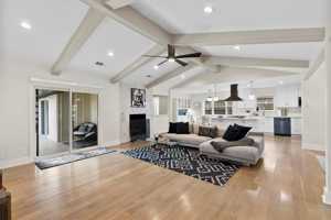 featured image of 6330 E Lovers Ln