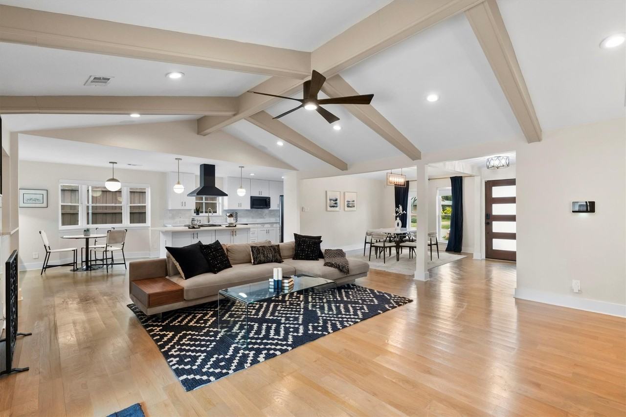 6330 E Lovers Ln - Photo 3 of 34