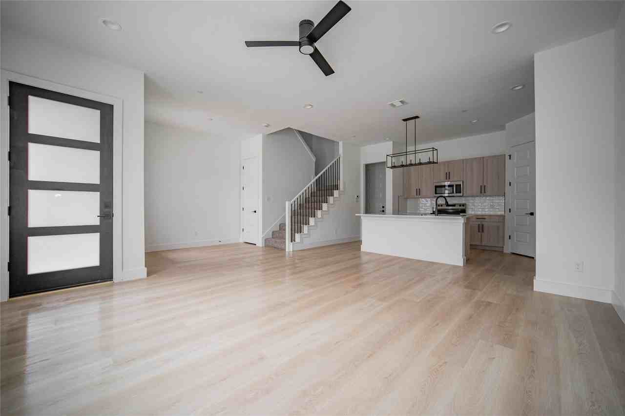8905 Lowell St - Photo 4 of 31
