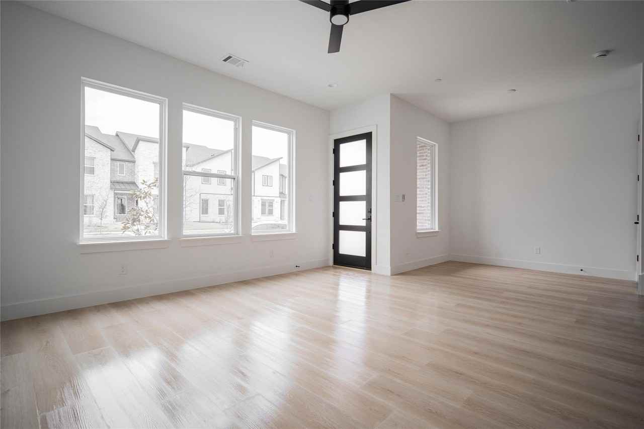 8905 Lowell St - Photo 6 of 31