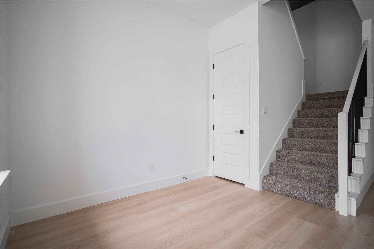 8905 Lowell St - Photo 7 of 31